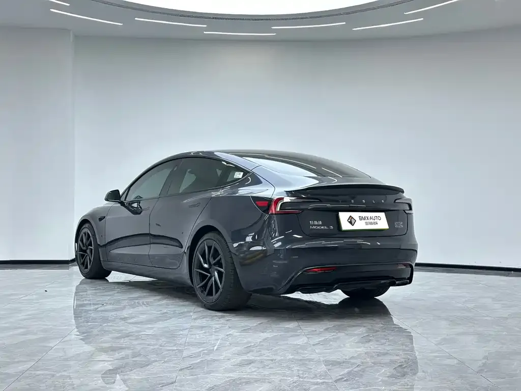 Tesla Model 3 — фото 9