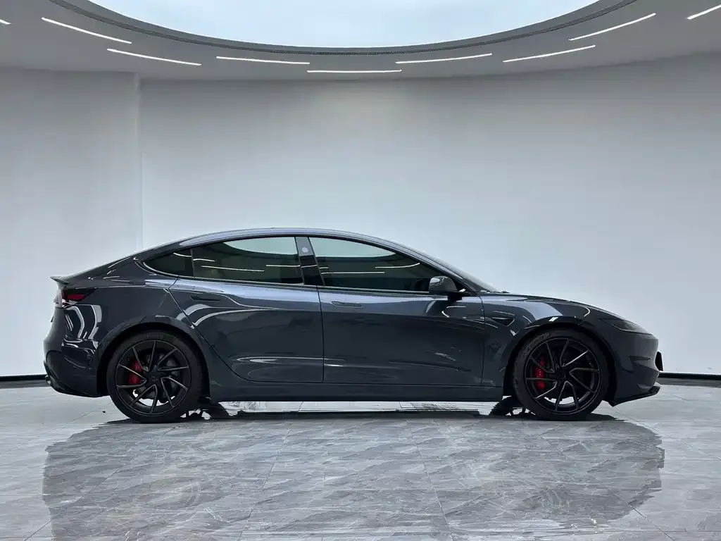 Tesla Model 3 — фото 4