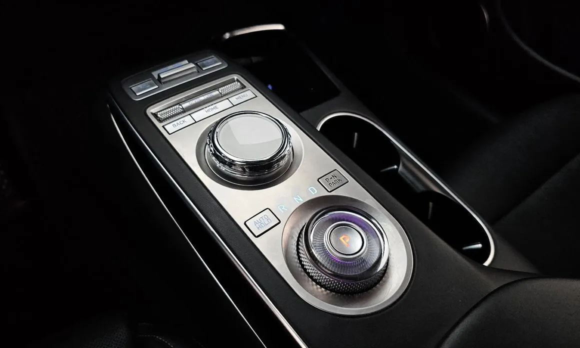 Genesis GV70 — фото 2