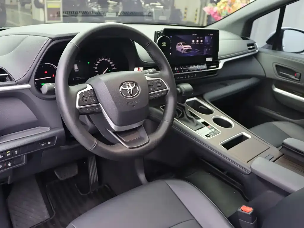 Toyota Granvia — фото 10