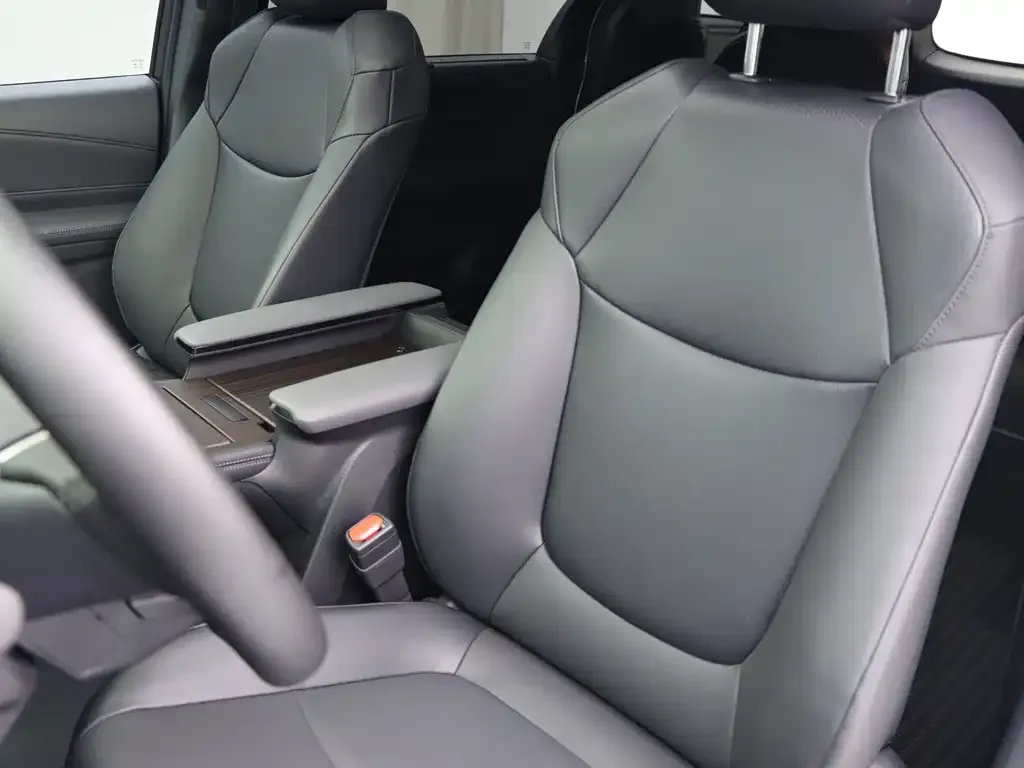 Toyota Granvia — фото 3