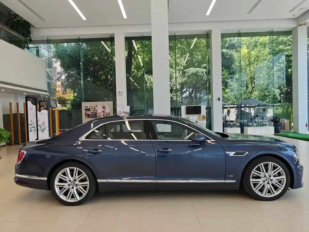 Bentley Flying Spur — фото 9