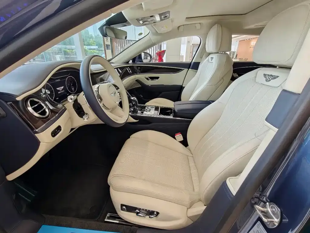 Bentley Flying Spur — фото 6