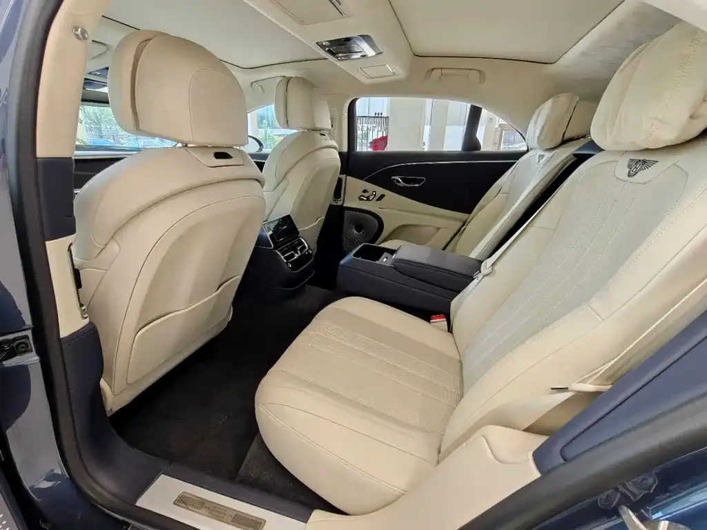 Bentley Flying Spur — фото 3
