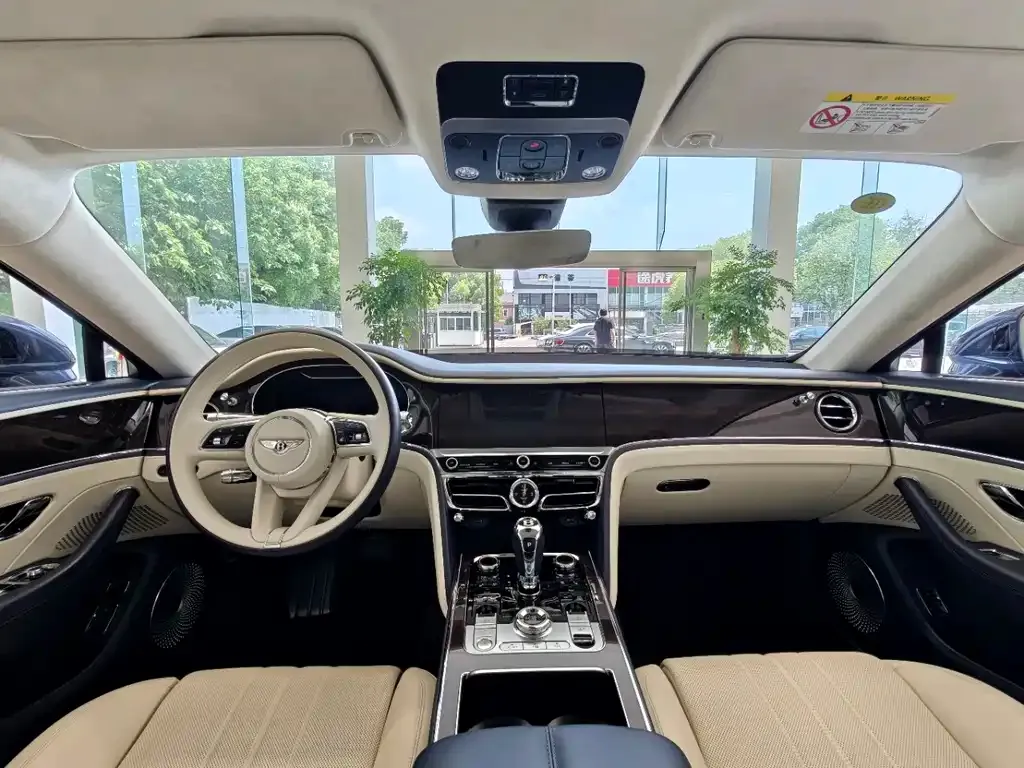 Bentley Flying Spur — фото 4