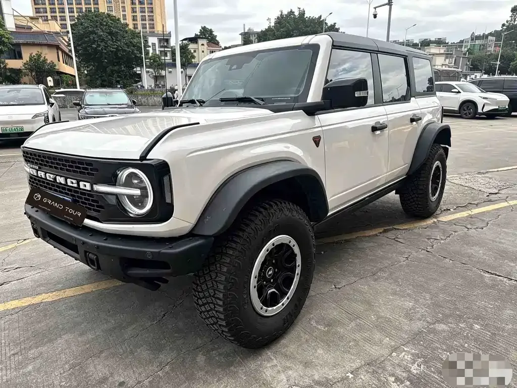 Ford Bronco — фото 1