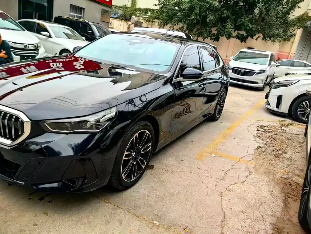 BMW 5 Series — фото 10