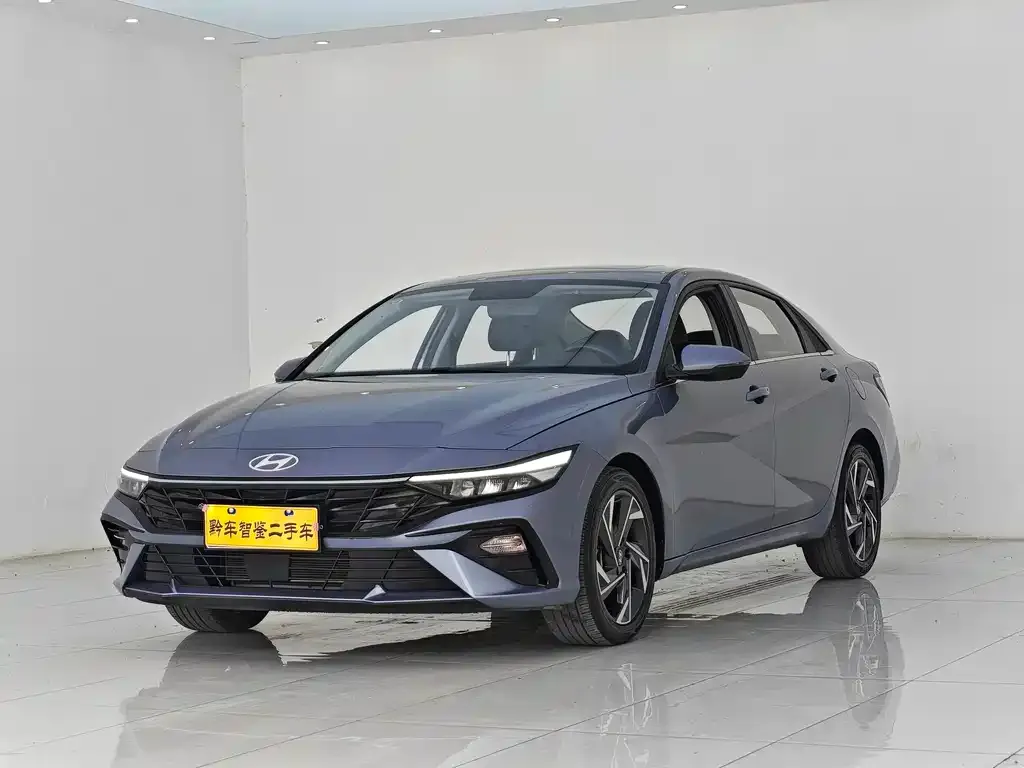 Hyundai Elantra — фото 1
