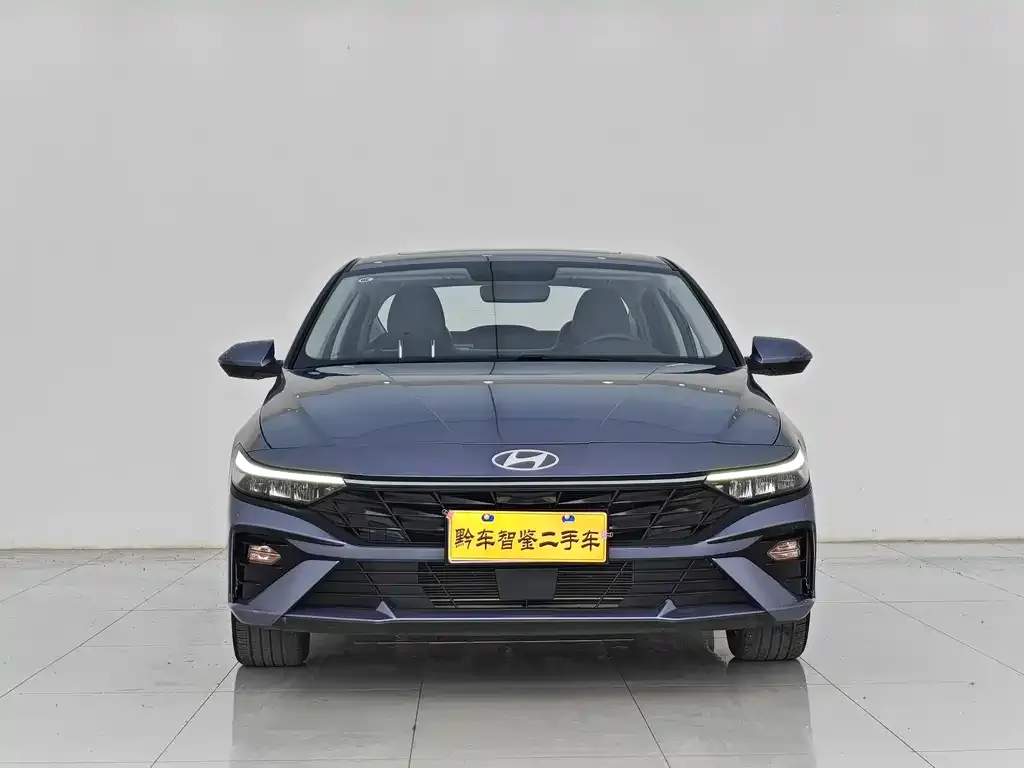 Hyundai Elantra — фото 2