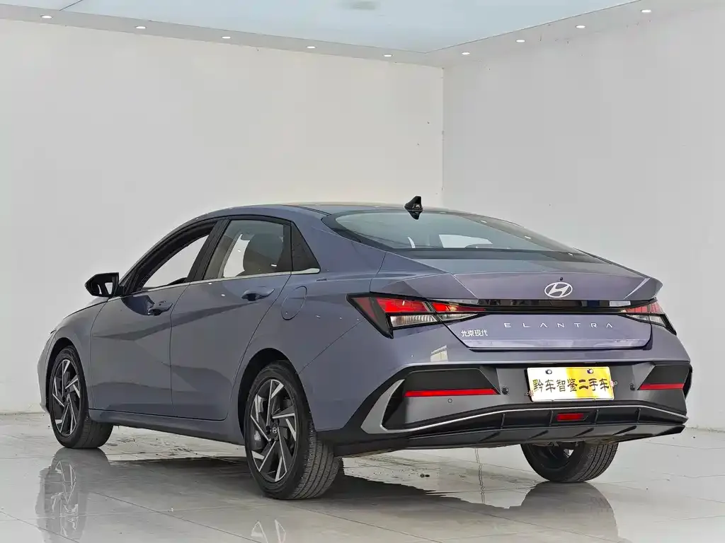 Hyundai Elantra — фото 3