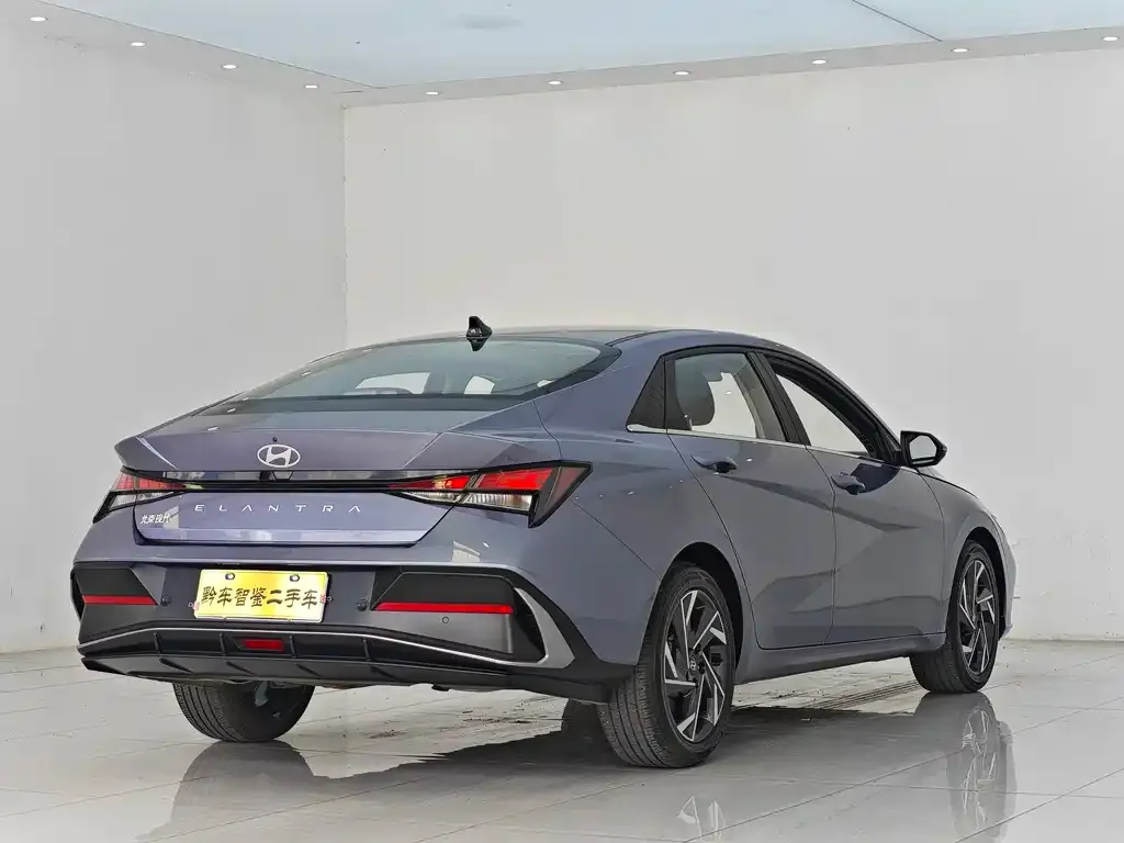 Hyundai Elantra — фото 5