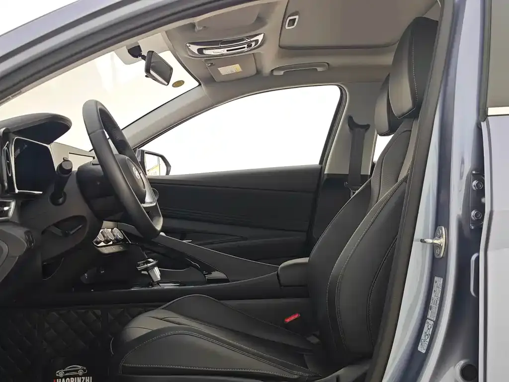 Hyundai Elantra — фото 4