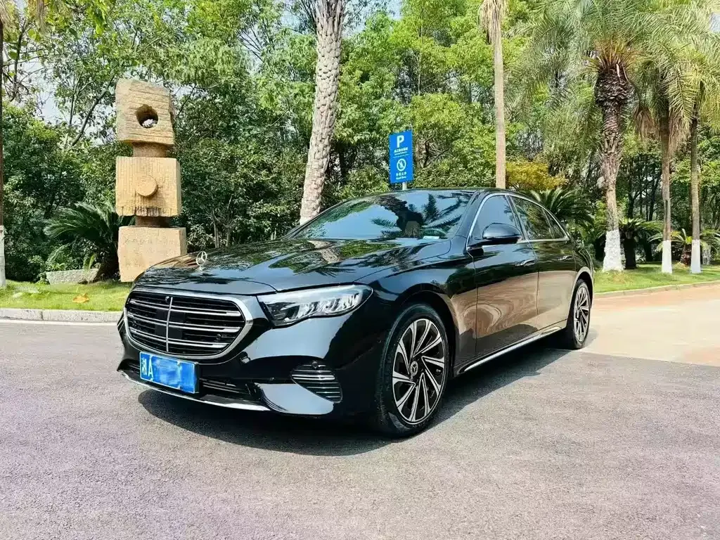 Mercedes-Benz E-Class — фото 1