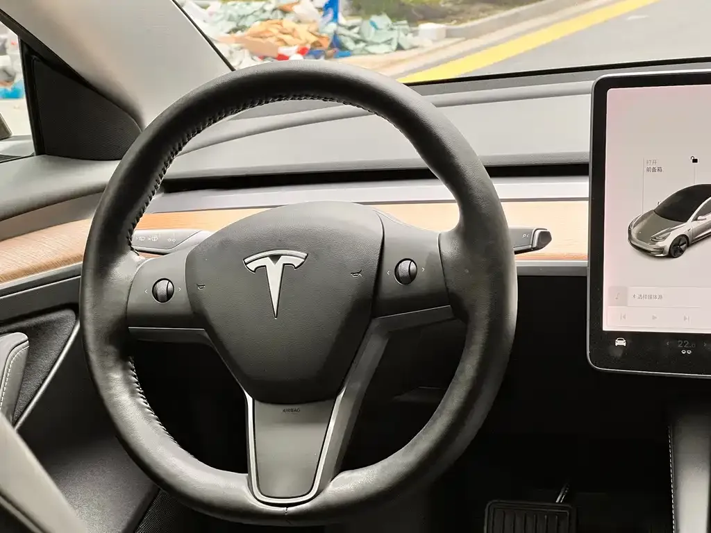 Tesla Model 3 — фото 4