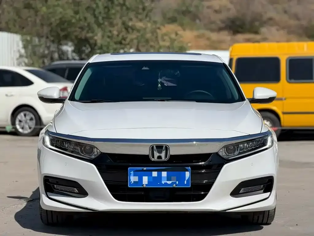 Honda Accord — фото 8