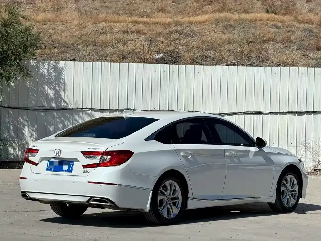 Honda Accord — фото 9