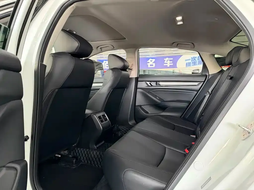 Honda Accord — фото 6