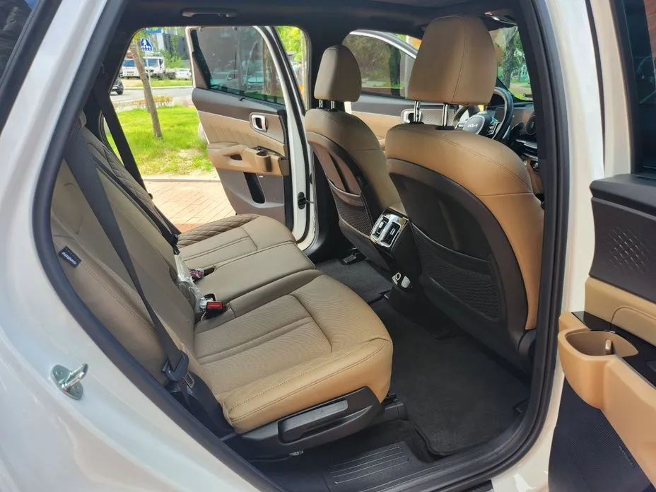 Kia Sorento — фото 8