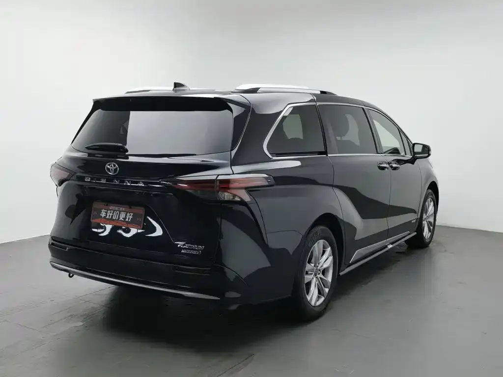 Toyota Sienna — фото 3