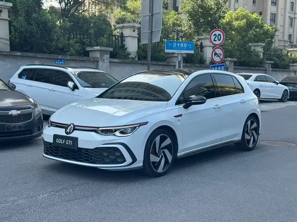 Volkswagen Golf GTI — фото 1