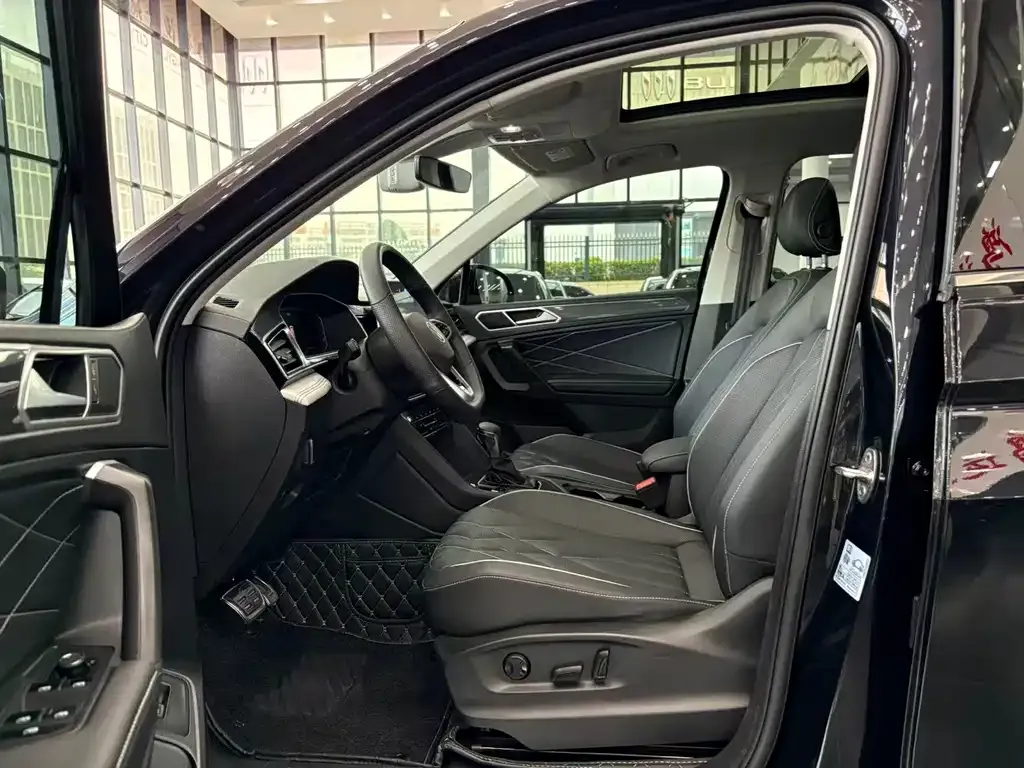 Volkswagen Tiguan L — фото 6