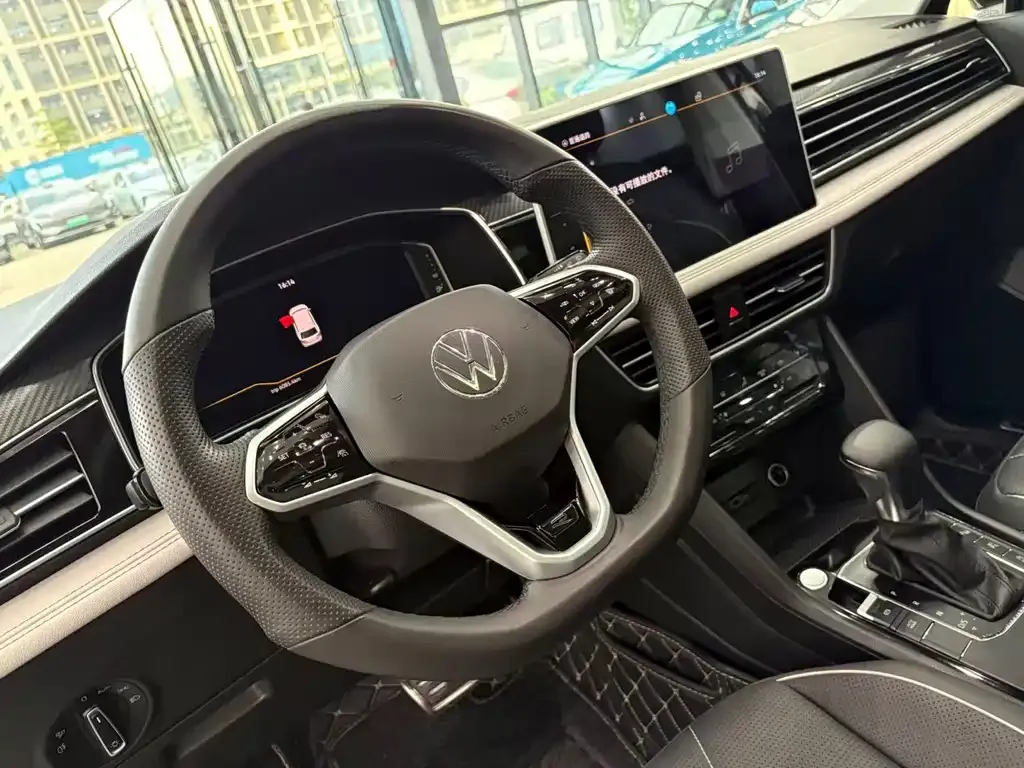 Volkswagen Tiguan L — фото 9