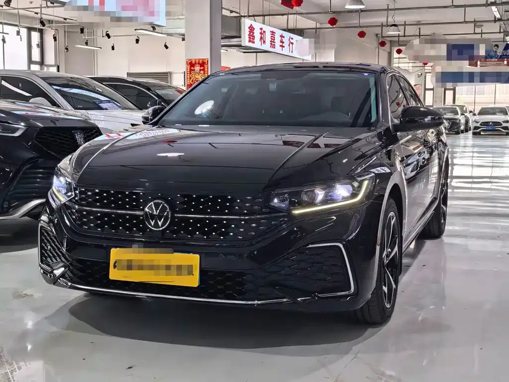Volkswagen Passat — фото 1