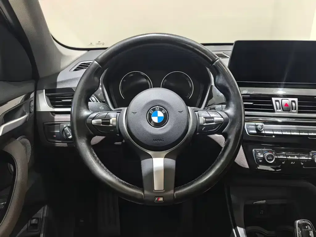 BMW X1 — фото 9