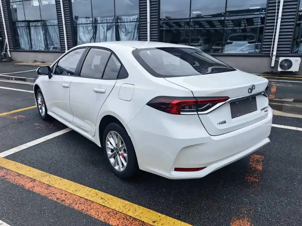 Toyota Corolla — фото 7