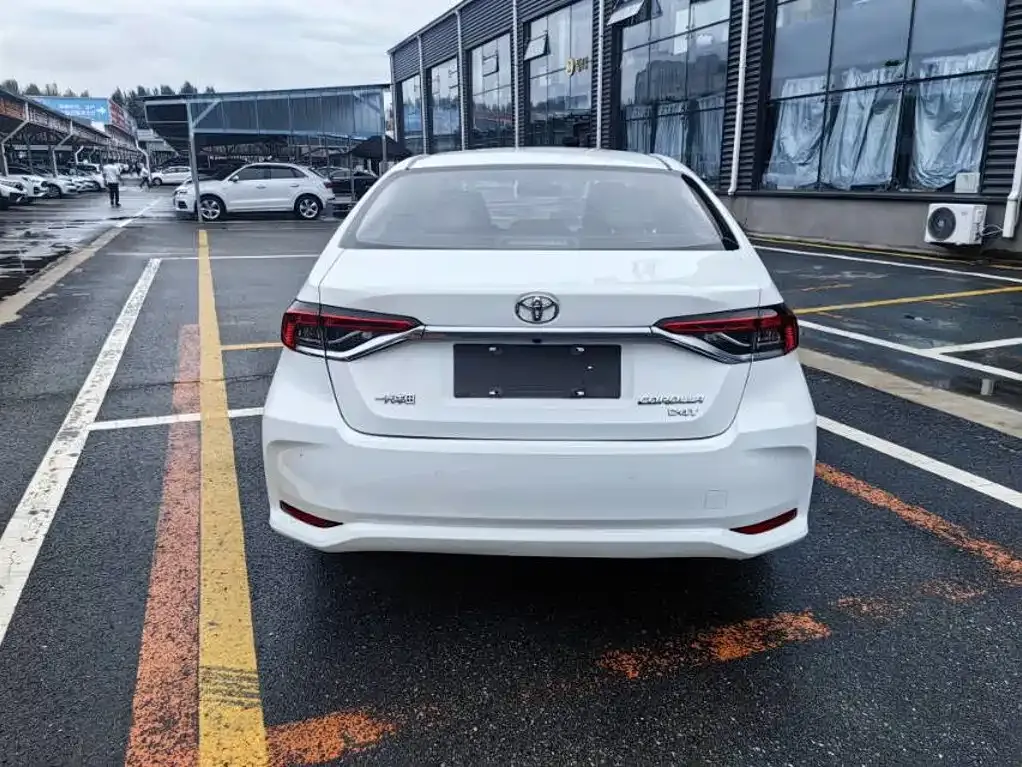 Toyota Corolla — фото 3