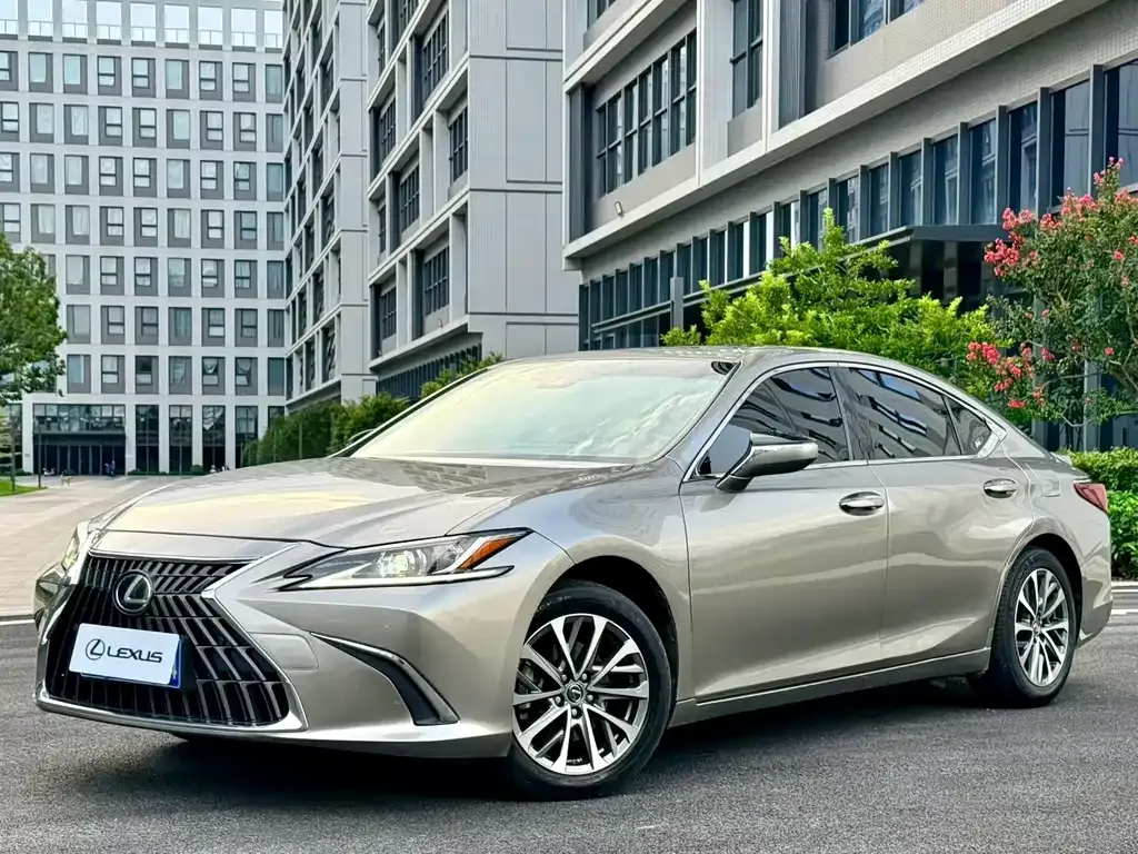 Lexus ES — фото 1