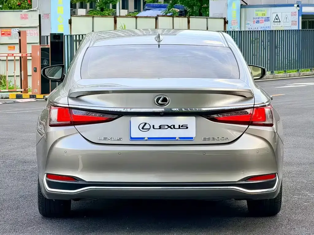 Lexus ES — фото 9