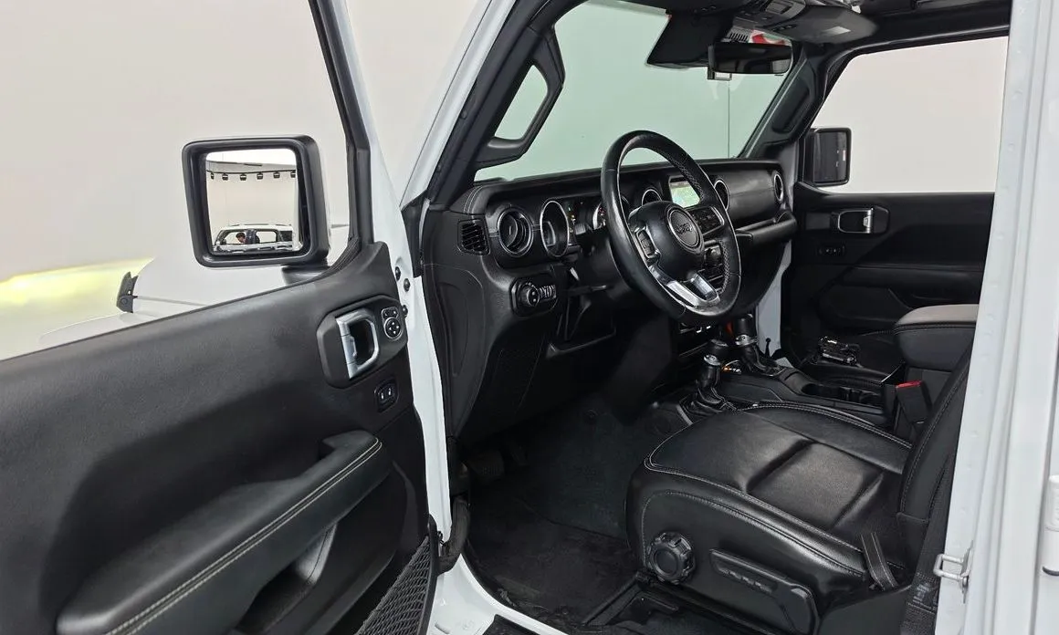 Jeep Wrangler — фото 7
