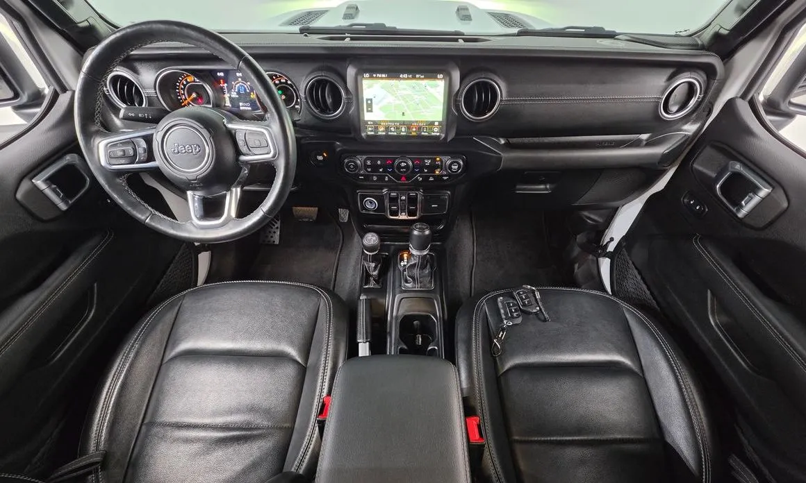 Jeep Wrangler — фото 10