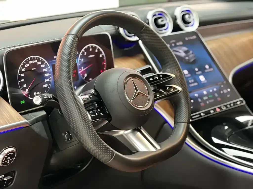 Mercedes-Benz GLC — фото 6