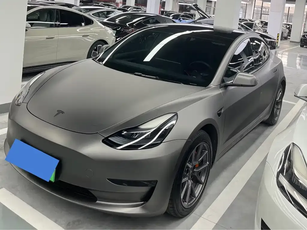 Tesla Model 3 — фото 1