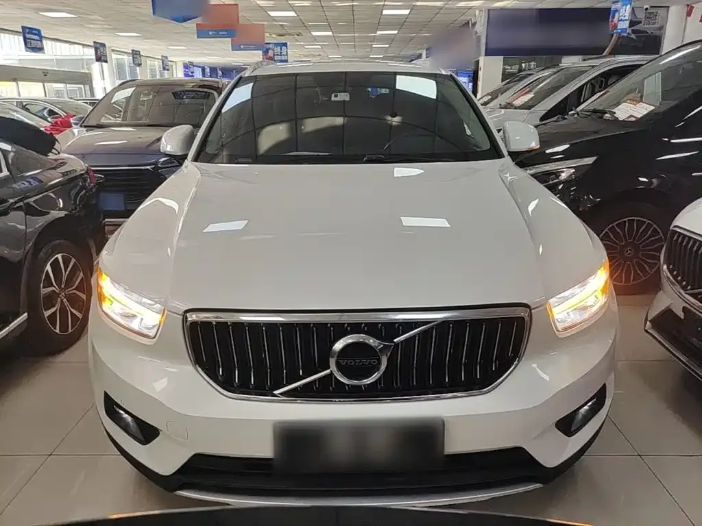 Volvo XC40 — фото 4