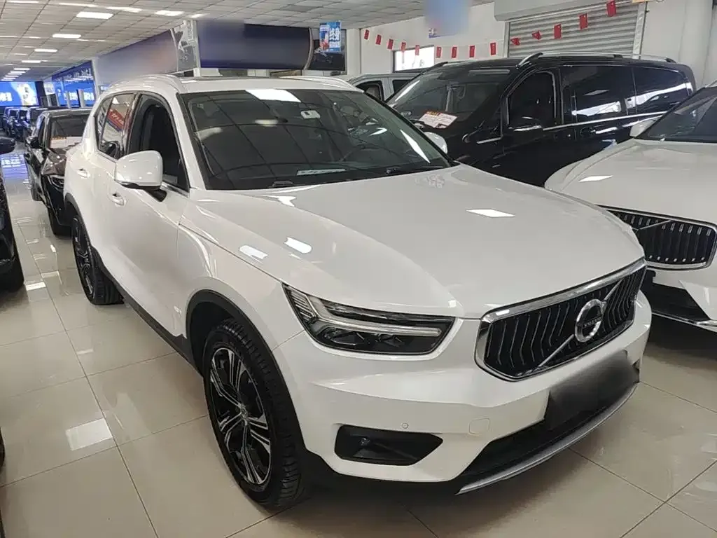 Volvo XC40 — фото 2