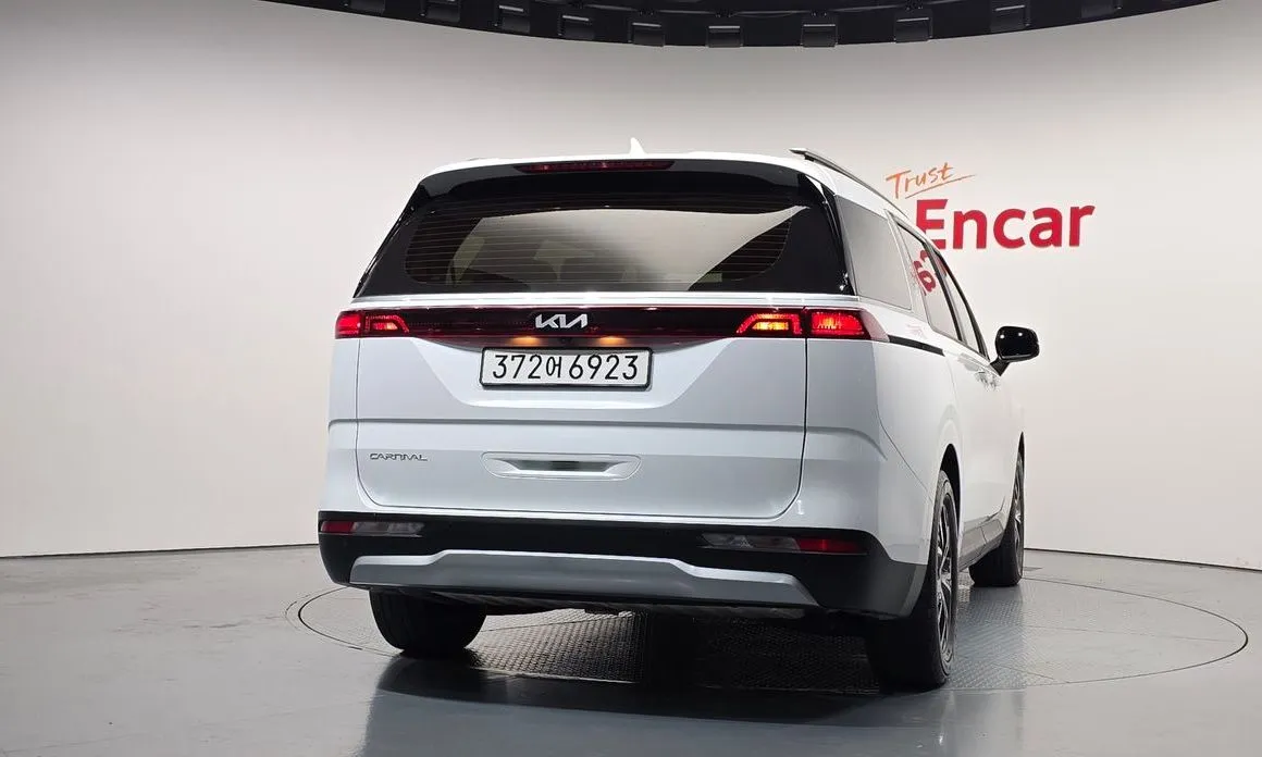 Kia Carnival — фото 10