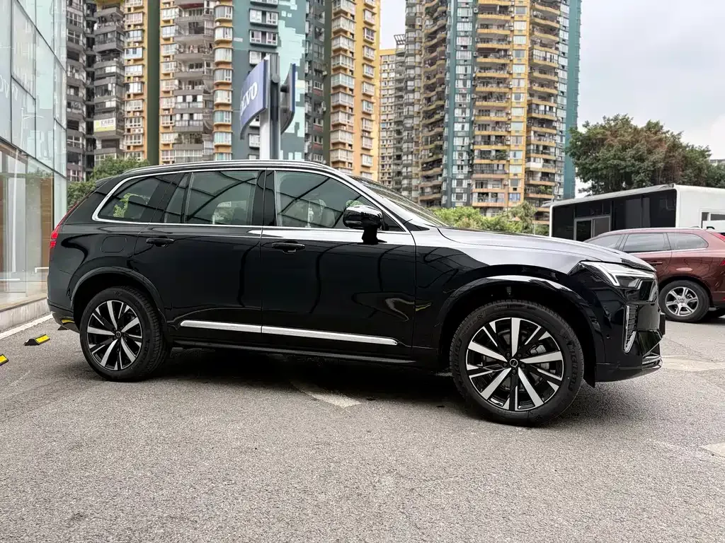 Volvo XC90 — фото 9