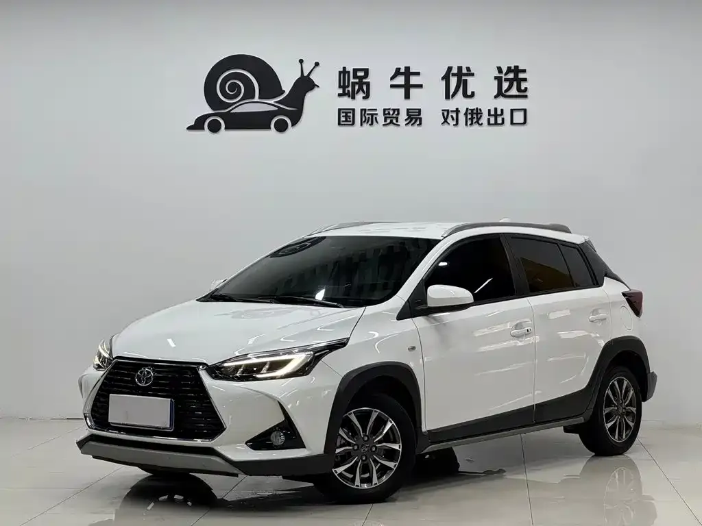 Toyota Yaris L — фото 1