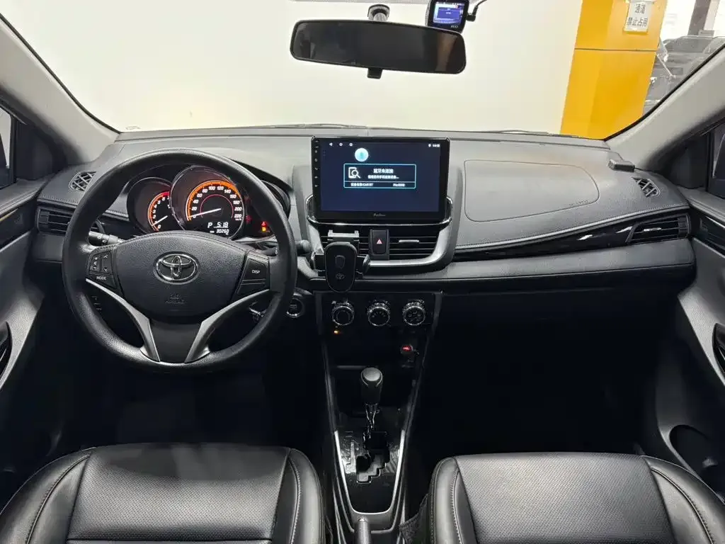 Toyota Yaris L — фото 6