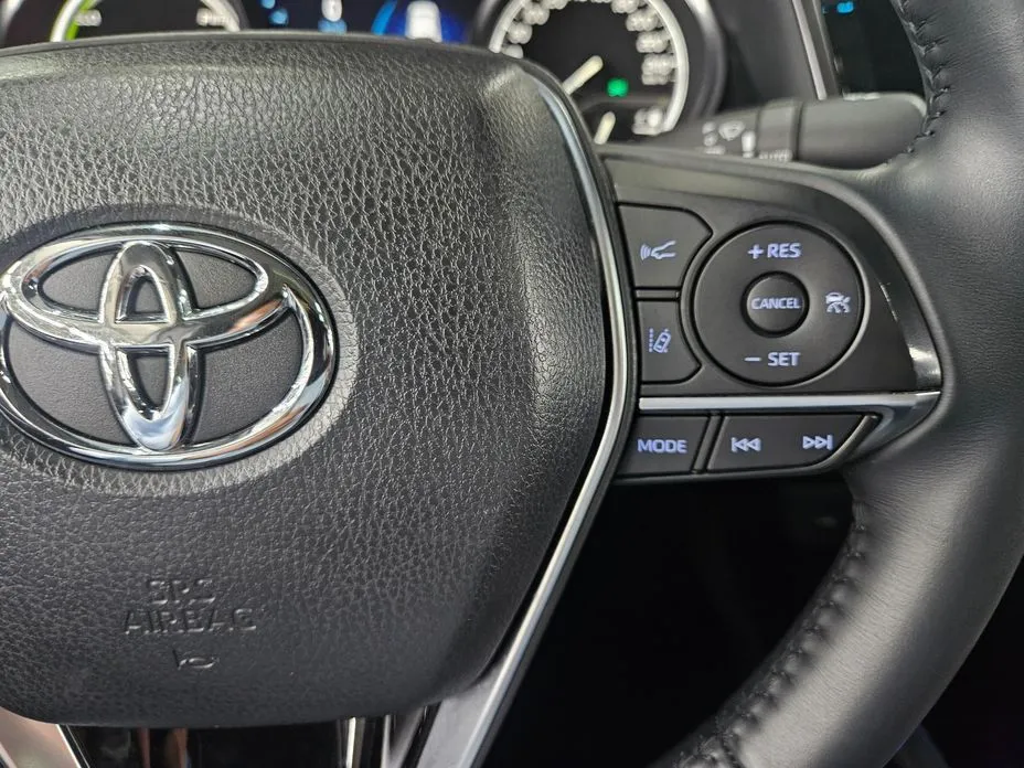 Toyota Camry — фото 6