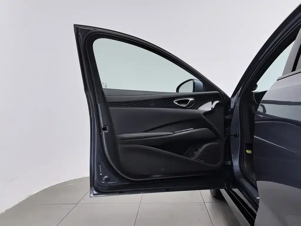BYD Seal — фото 7