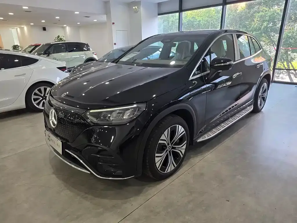 Mercedes-Benz EQE SUV — фото 1
