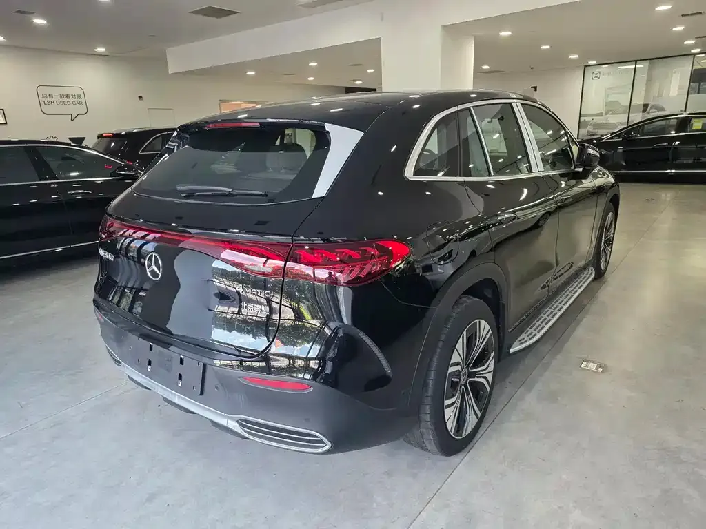 Mercedes-Benz EQE SUV — фото 9