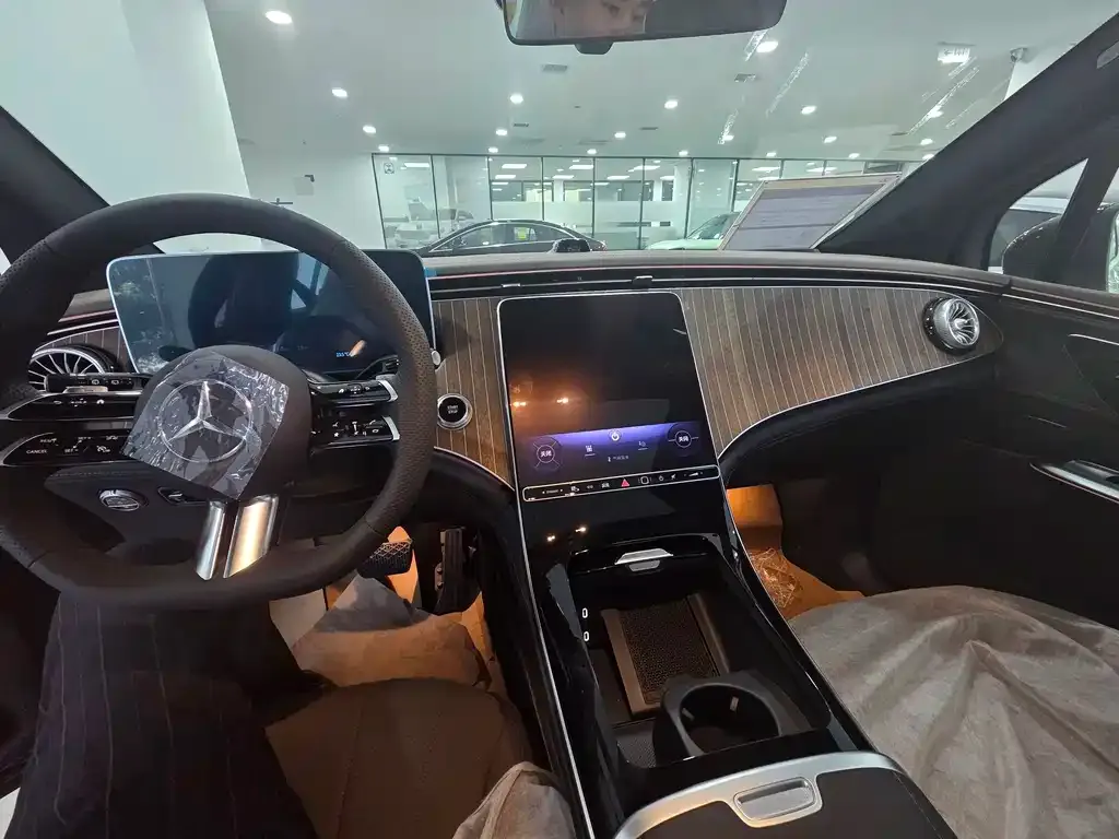 Mercedes-Benz EQE SUV — фото 10