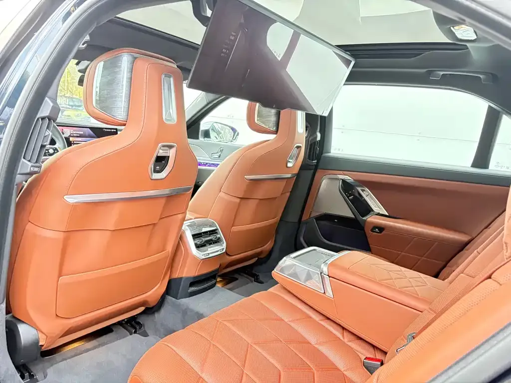BMW i7 — фото 2
