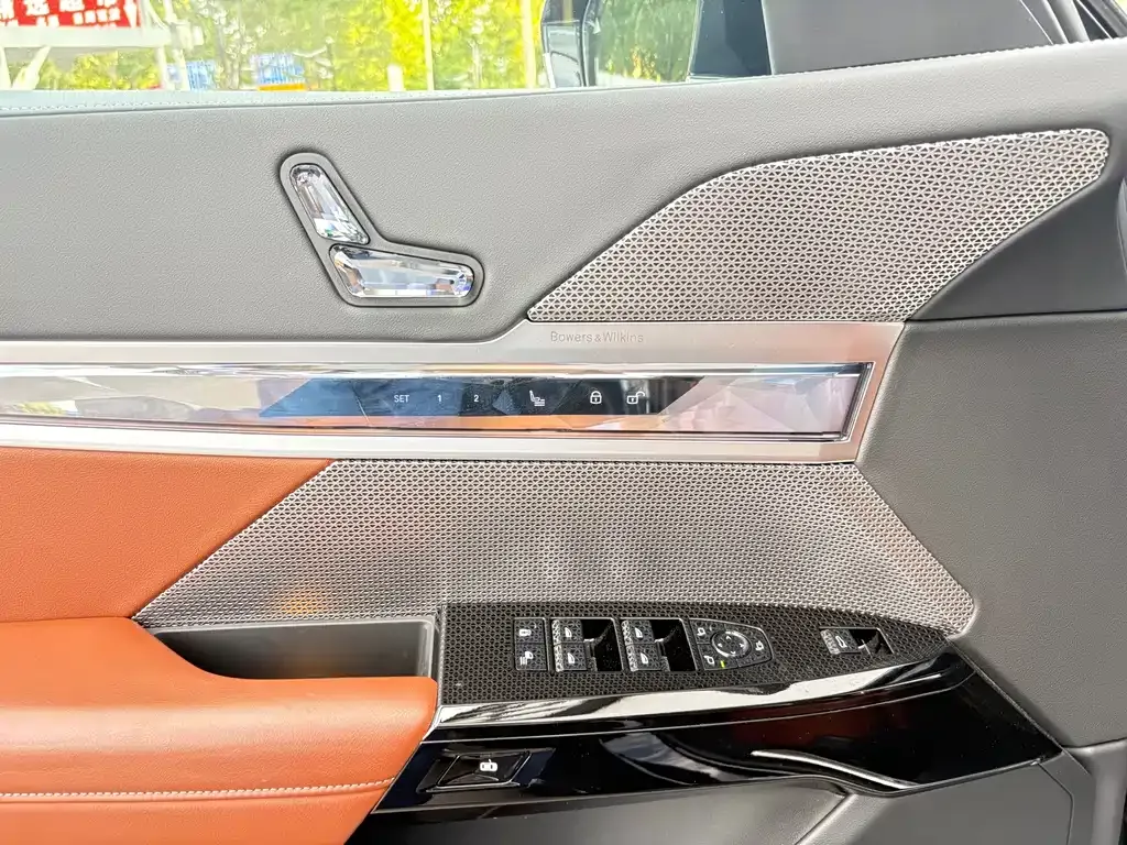 BMW i7 — фото 9