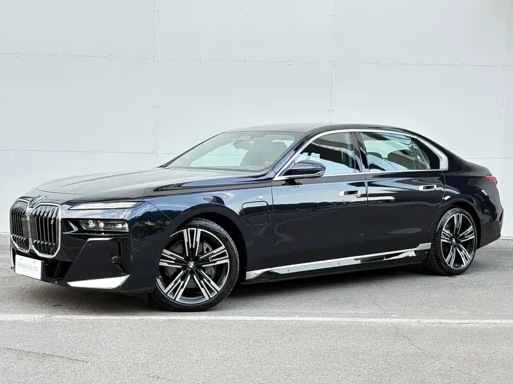 BMW i7 — фото 6